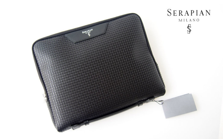 セラピアンミラノ｜Serapian Milano｜ハンドル付きクラッチバッグ｜タブレットケース｜PVC｜ブラックイメージ01