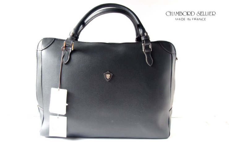シャンボールセリエ｜CHAMBORD SELLIER｜エンボスカーフラウンドジップブリーフバッグ｜Rivau｜CALPE｜グレーイメージ01