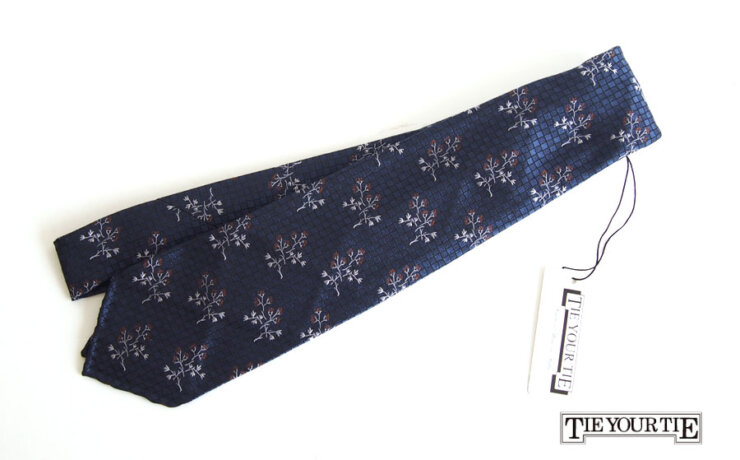 タイユアタイ｜TIE YOUR TIE｜シルクネクタイ｜セッテピエゲ｜フラワー柄｜ネイビー｜イメージ01