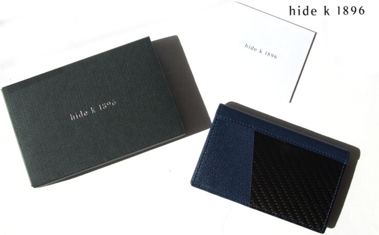 ヒデ ケイ イチハチキュウロク｜hide k 1896｜カードケース｜名刺入れ｜PETEK 1855_Bi-fold Card Case｜03_Night Blue｜ブルーイメージ01