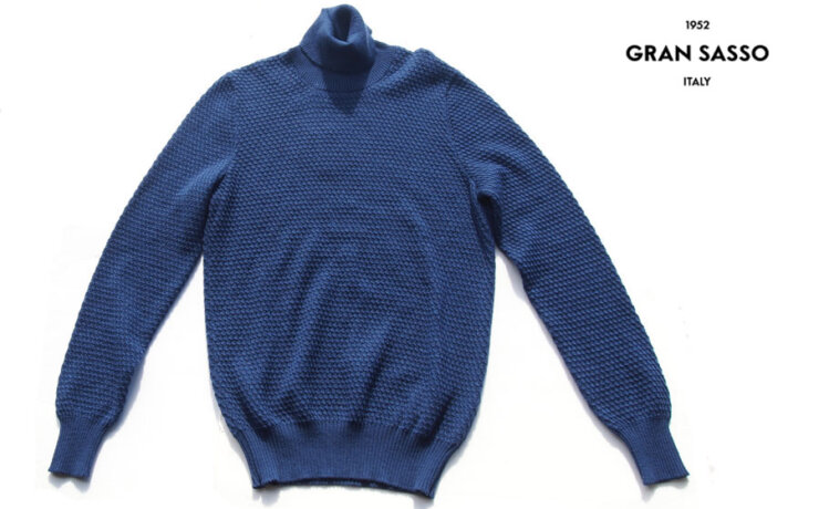 グランサッソ｜Gran Sasso｜イントレチャート編みタートルネックメンズニットセーター｜44｜ブルーイメージ01