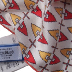 キンロック｜Dieffe Kinloch｜幾何学柄プリントシルク トライアングル スカーフイメージ05