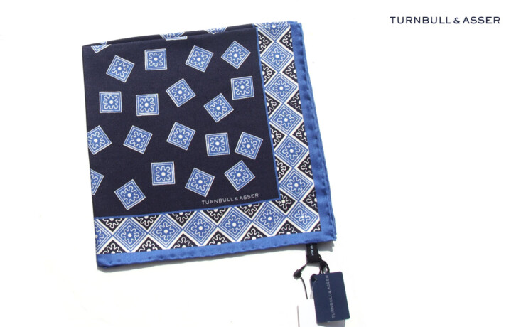 ターンブル&アッサー｜Turnbull & Asser｜06｜ジャカードシルクポケットチーフ（HH45103／ネイビー系）イメージ01