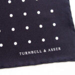 ターンブル&アッサー｜Turnbull & Asser｜10｜ドット柄シルクポケットチーフ（TUR／ブラック）イメージ03