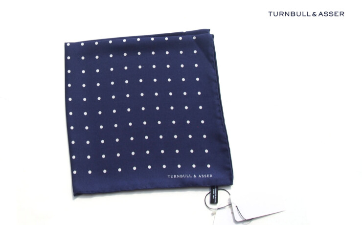 ターンブル&アッサー｜Turnbull & Asser｜11｜ドット柄シルクポケットチーフ（TUR／ネイビー）イメージ01