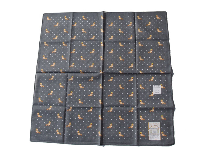 ナイガイ｜NAIGAI｜デザインハンカチーフ｜KATSUGI HANDKERCHIEF｜タヌキ＆王冠｜グレーイメージ04