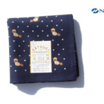 ナイガイ｜NAIGAI｜デザインハンカチーフ｜KATSUGI HANDKERCHIEF｜タヌキ＆王冠｜ネイビーイメージ01