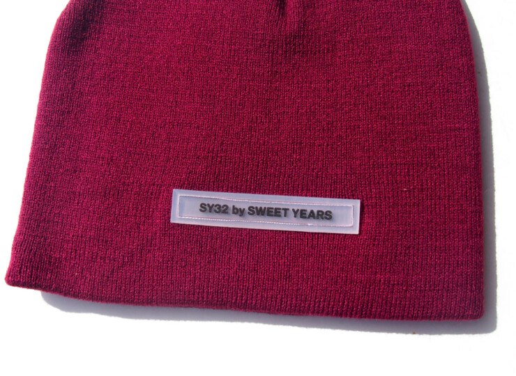 エスワイサーティトゥバイスウィートイヤーズ｜SY32 by SWEET YEARS｜シリコンロゴニットビーニー｜ユニセックスイメージ03