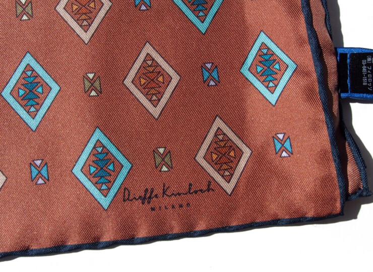 キンロック｜Dieffe Kinloch｜ナノユニバース別注パイユート柄ポケットチーフ｜シルクスクエアスカーフイメージ02