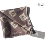 キンロック｜Dieffe Kinloch｜ナノユニバース別注ウォンテッド柄ポケットチーフ｜シルクスクエアスカーフイメージ01