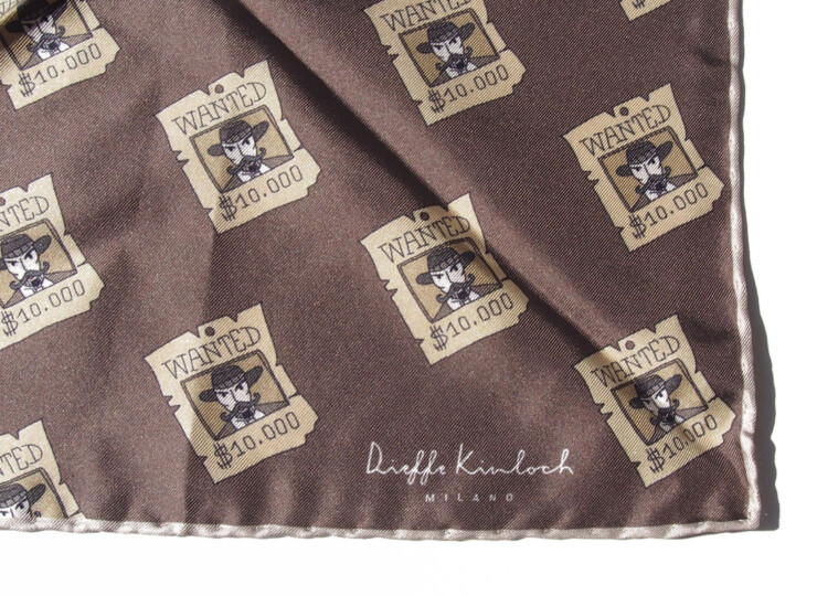 キンロック｜Dieffe Kinloch｜ナノユニバース別注ウォンテッド柄ポケットチーフ｜シルクスクエアスカーフイメージ04
