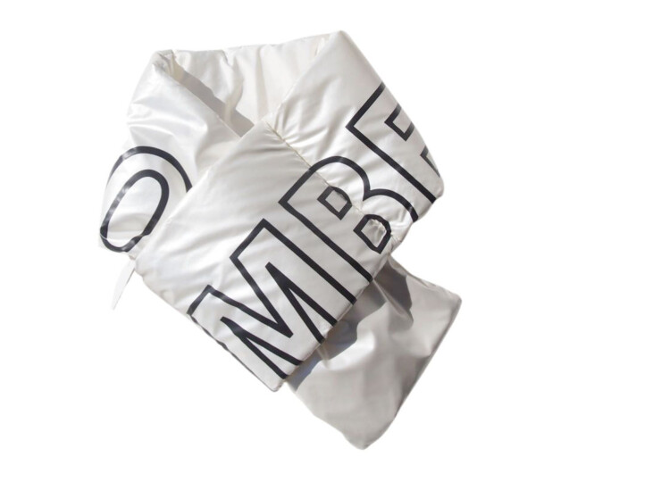 マスターバニーエディション｜MASTER BUNNY EDITION｜BIG! MBEロゴ合繊ふわふわ差し込み型ポケット付マフラー｜ユニセックスイメージ03