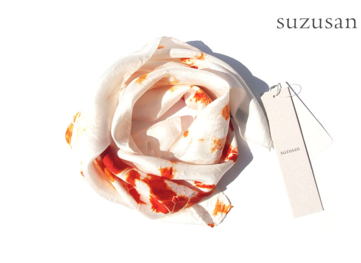 スズサン｜suzusan｜シルクツイルまだら絞り染めスクエアスカーフ｜Silk Twill Woven Square Scarf-S｜Madara Shibori｜Burnt Orange/Whiteイメージ01