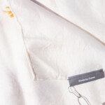 スズサン｜suzusan｜シルクツイルまだら絞り染めスクエアスカーフ｜Silk Twill Woven Square Scarf-S｜Madara Shibori｜Burnt Orange/Whiteイメージ04