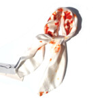 スズサン｜suzusan｜シルクツイルまだら絞り染めスクエアスカーフ｜Silk Twill Woven Square Scarf-S｜Madara Shibori｜Burnt Orange/Whiteイメージ07
