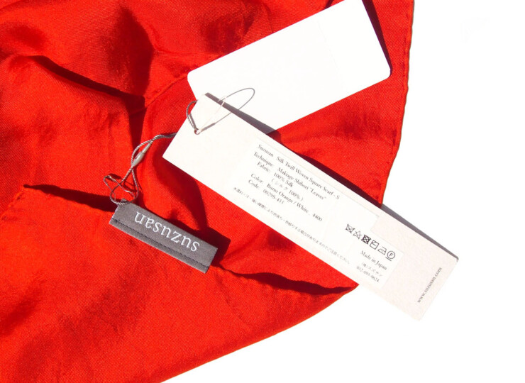 スズサン｜suzusan｜シルクツイル巻き上げ絞り染めスクエアスカーフ｜Silk Twill Woven Square Scarf-S｜Makiage Shibori "Leaves"｜Burnt Orange/Whiteイメージ02