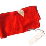 スズサン｜suzusan｜シルクツイル巻き上げ絞り染めスクエアスカーフ｜Silk Twill Woven Square Scarf-S｜Makiage Shibori "Leaves"｜Burnt Orange/Whiteイメージ05