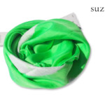 スズサン｜suzusan｜シルクツイル巻き上げ絞り染めスクエアスカーフ｜Silk Twill Woven Square Scarf-S｜Makiage Shibori "Leaves"｜Kelly Green/Whiteイメージ01