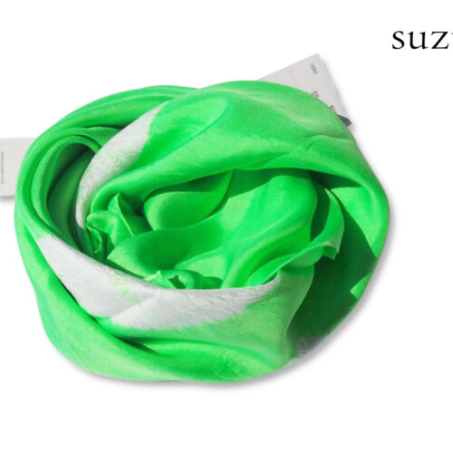 スズサン｜suzusan｜シルクツイル巻き上げ絞り染めスクエアスカーフ｜Silk Twill Woven Square Scarf-S｜Makiage Shibori "Leaves"｜Kelly Green/Whiteイメージ01