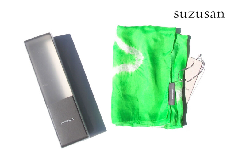 スズサン|suzusan|シルクツイル根巻き絞り染めスクエアスカーフ|Silk Twill Woven Square Scarf-M|Nemaki Shibori "Ameba"|Kelly Green/Whiteイメージ01