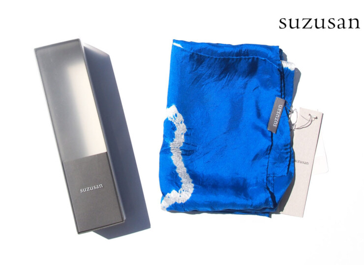 スズサン｜suzusan｜シルクツイル根巻き絞り染めスクエアスカーフ｜Silk Twill Woven Square Scarf-S｜Nemaki Shibori "Ameba"｜Royal Blue/Whiteイメージ01