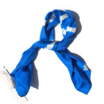スズサン｜suzusan｜シルクツイル根巻き絞り染めスクエアスカーフ｜Silk Twill Woven Square Scarf-S｜Nemaki Shibori "Ameba"｜Royal Blue/Whiteイメージ05