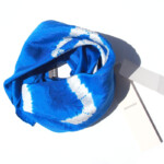 スズサン｜suzusan｜シルクツイル根巻き絞り染めスクエアスカーフ｜Silk Twill Woven Square Scarf-S｜Nemaki Shibori "Ameba"｜Royal Blue/Whiteイメージ06