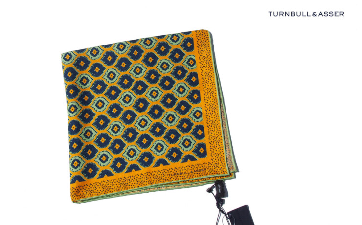 ターンブル&アッサー｜Turnbull & Asser｜14｜イエローメダリオンプリントシルクポケットチーフ｜Yellow Medallion Print Silk Pocket Squareイメージ01