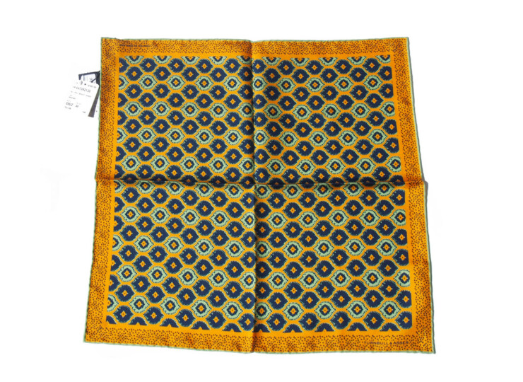 ターンブル&アッサー|Turnbull & Asser|14|イエローメダリオンプリントシルクポケットチーフ|Yellow Medallion Print Silk Pocket Squareイメージ02