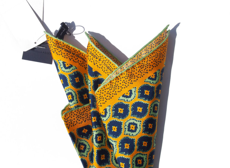 ターンブル&アッサー|Turnbull & Asser|14|イエローメダリオンプリントシルクポケットチーフ|Yellow Medallion Print Silk Pocket Squareイメージ07