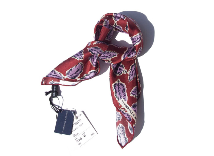 ターンブル&アッサー|Turnbull & Asser|15|リーフ柄シルクポケットチーフ|Red Abstract Feather Print Silk Pocket Square|ボルドーイメージ06