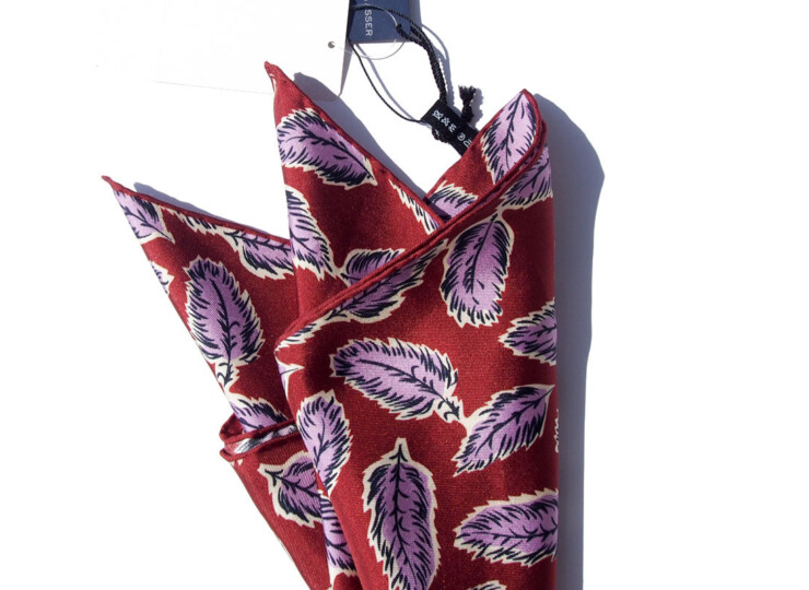 ターンブル&アッサー|Turnbull & Asser|15|リーフ柄シルクポケットチーフ|Red Abstract Feather Print Silk Pocket Square|ボルドーイメージ07